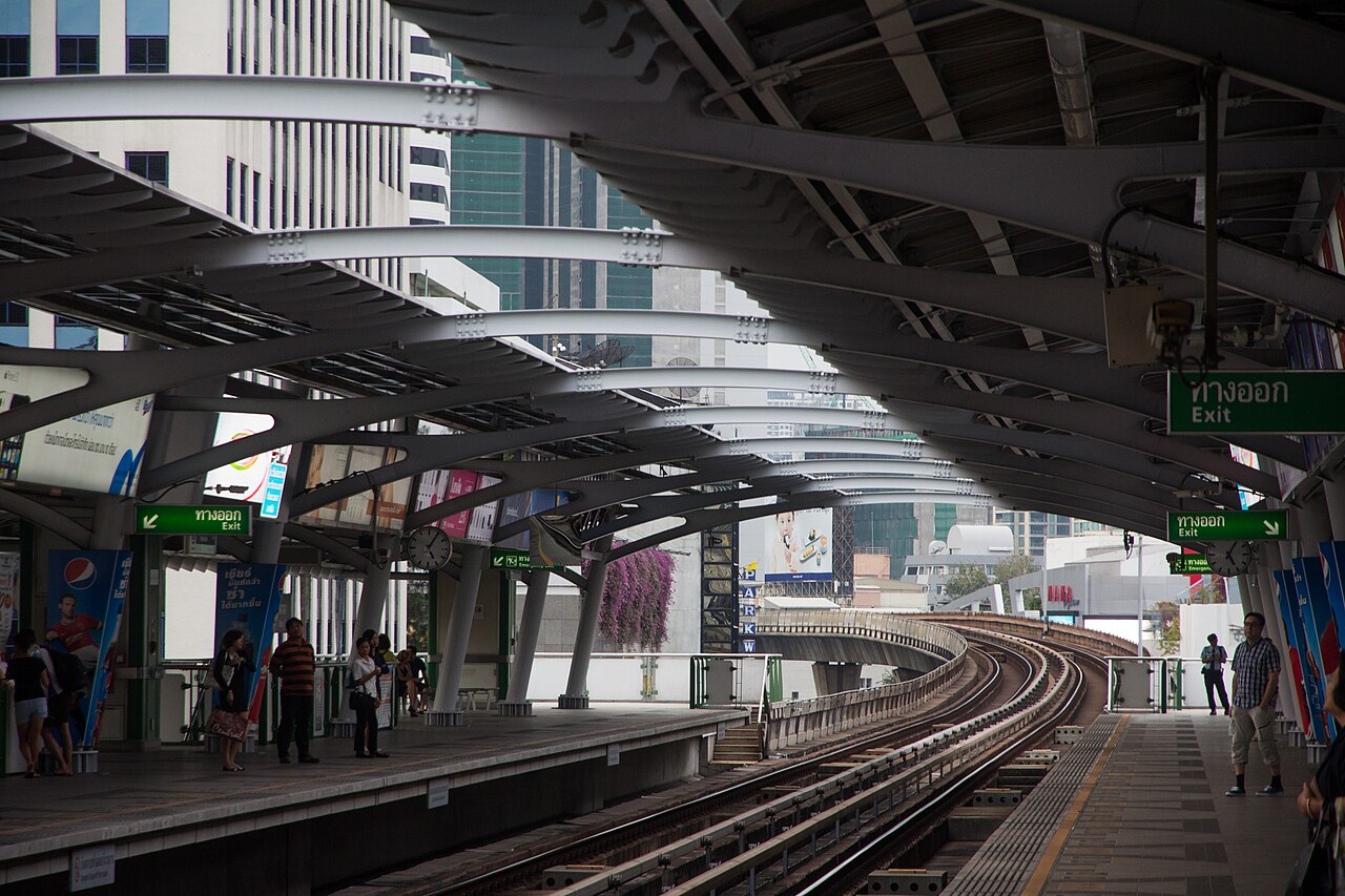 Nana（BTS · Sukhumvit）