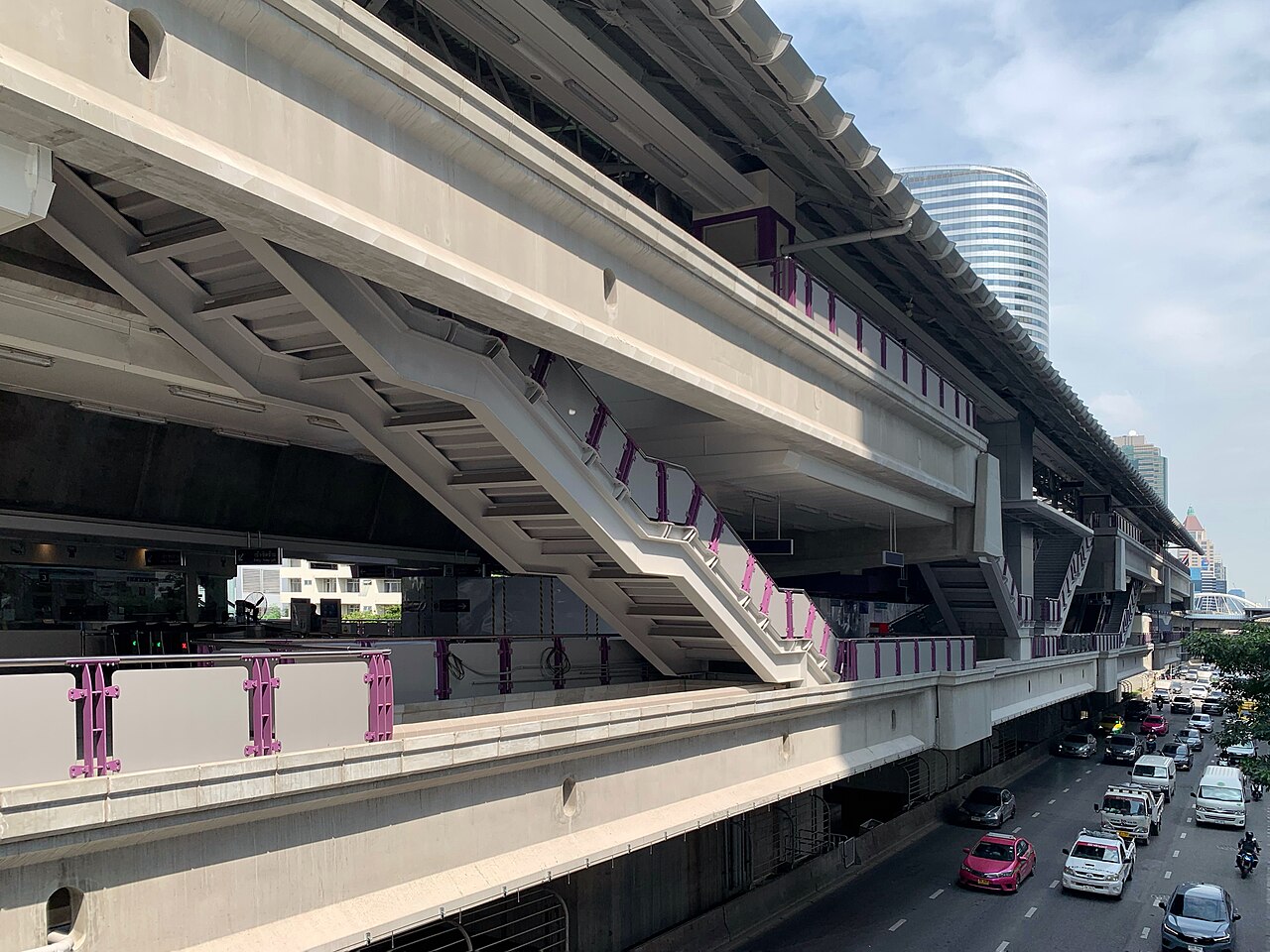 セントルイス（BTS · Silom）